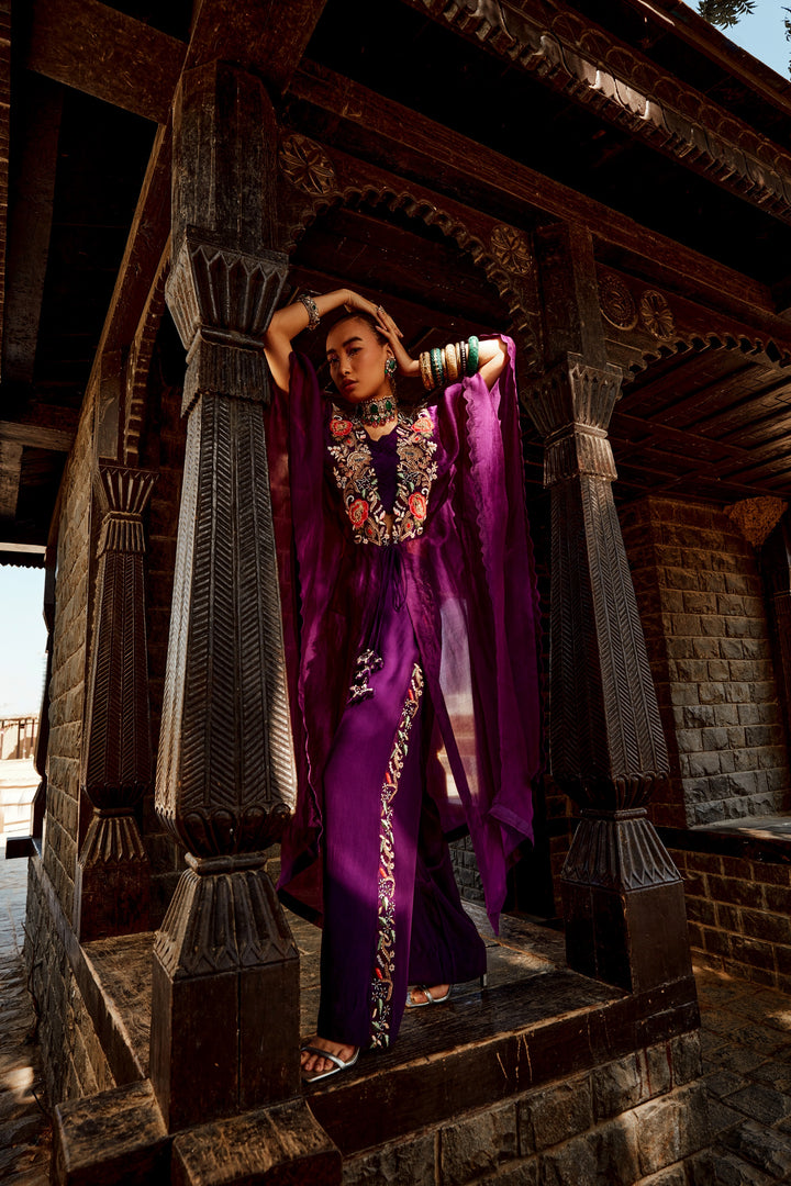 SIGNATURE SCALLOP KAFTAN WITH SIDE EMBROIDERED PANTS